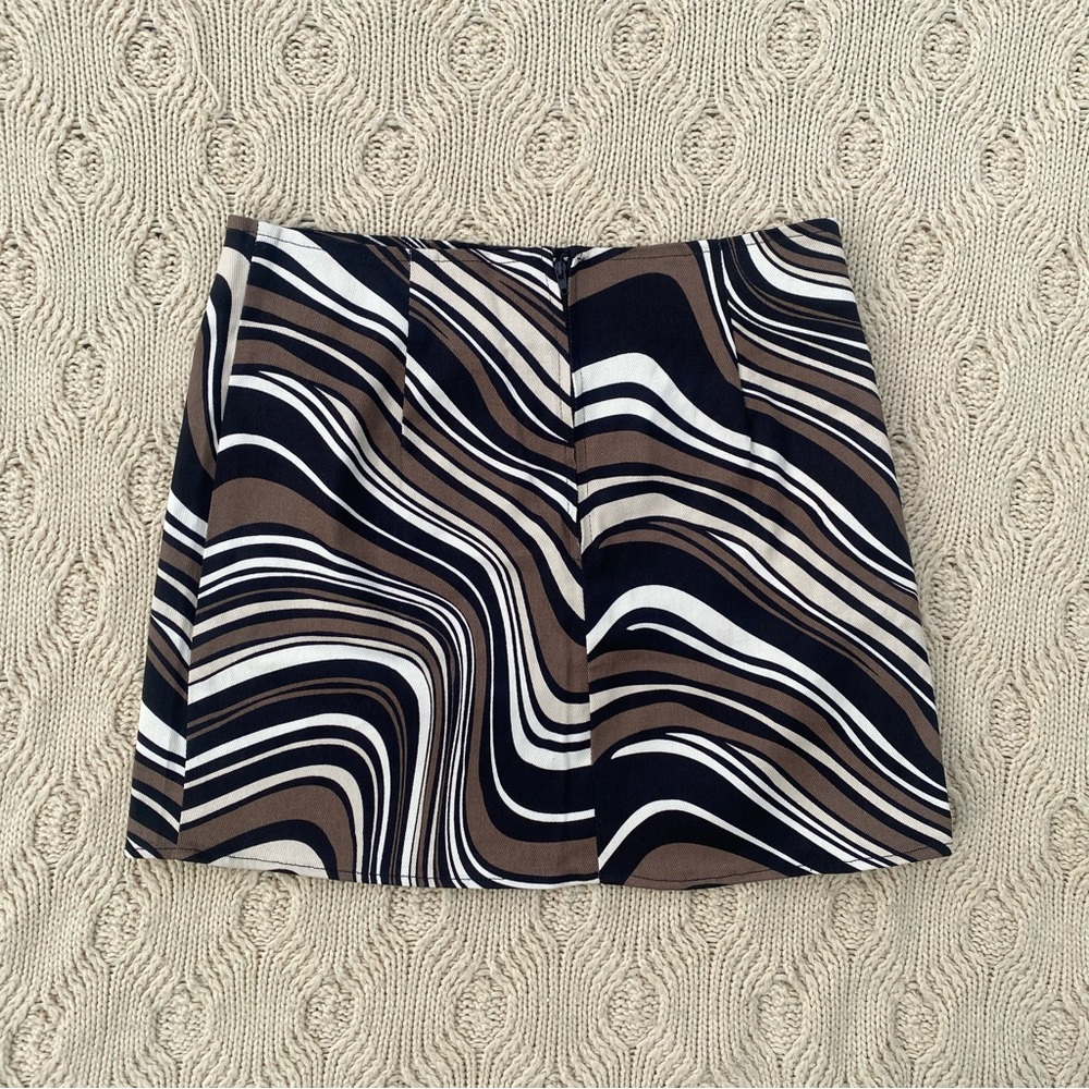 Stylish Brown and Black Patterned Skirt - Picture 3 of 4